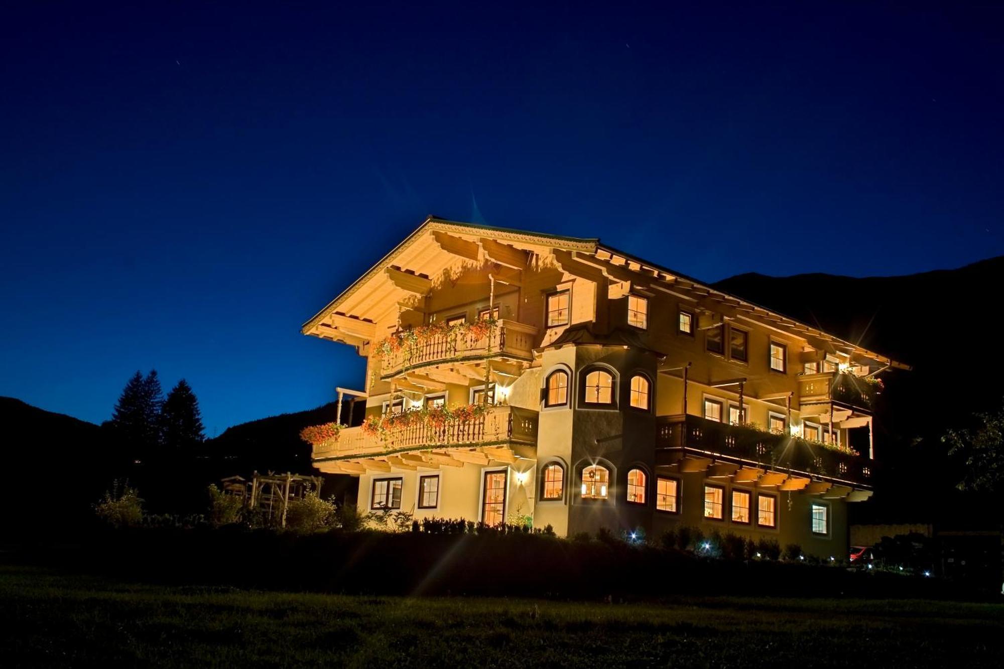 Bio-Bauernhof Obertrattenbachhof Neukirchen am Großvenediger Esterno foto