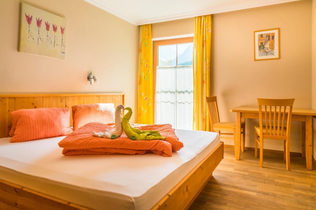 Bio-Bauernhof Obertrattenbachhof Neukirchen am Großvenediger Esterno foto